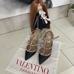 Valentino Rockstud women heels 👠 .💯 authentic. Size 37
